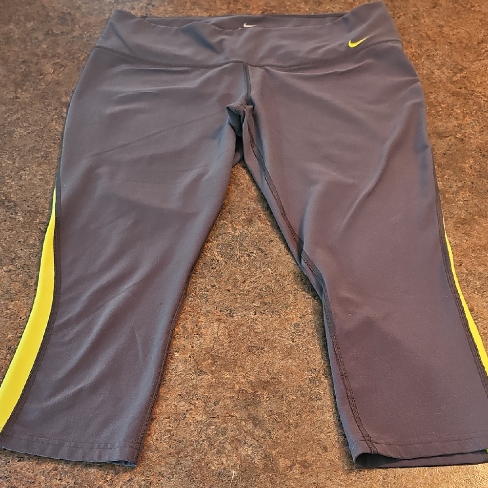 Nike Women's Leggings in Gray with Yellow Accents